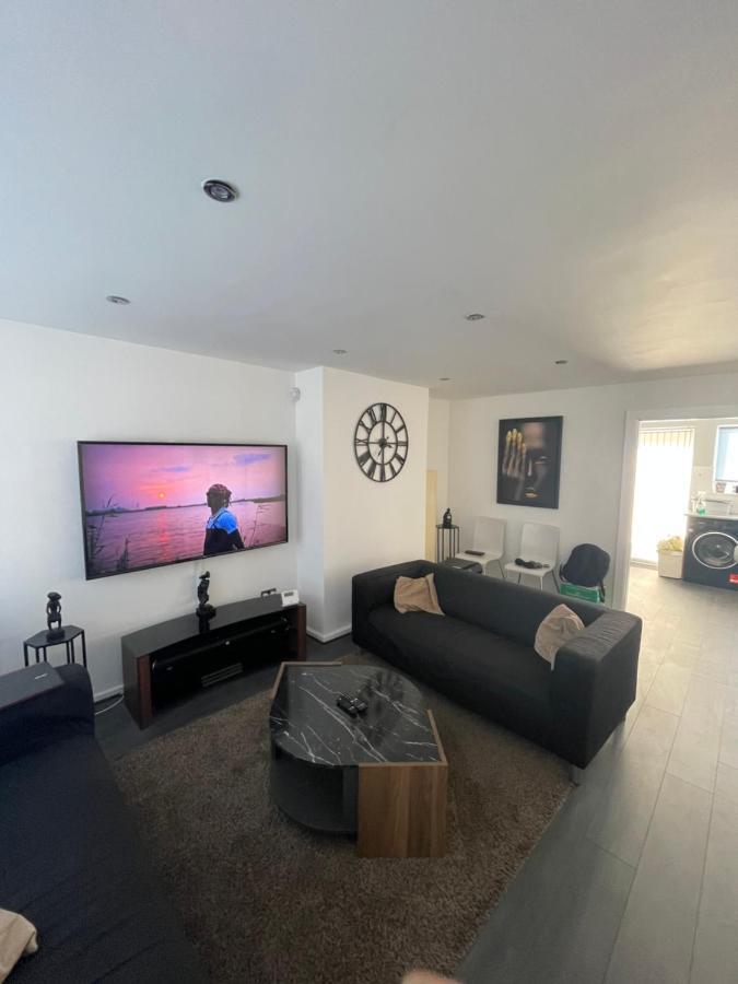 Tilbury Docks Rooms For Short Letting Exteriör bild