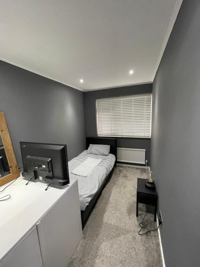 Tilbury Docks Rooms For Short Letting Exteriör bild